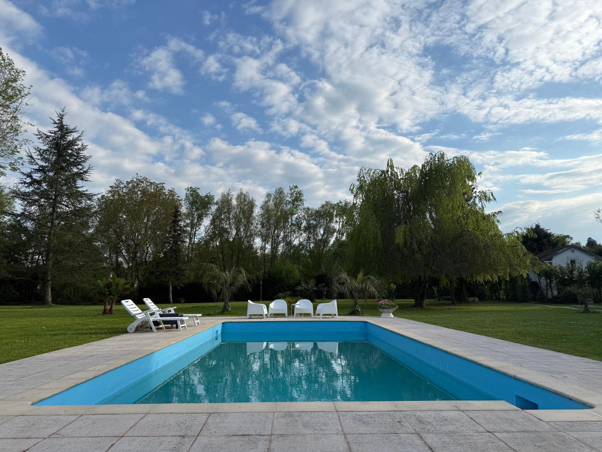 Appartement Familial Au Bord De La Marne, Jardin 8000M2, Piscine, Court De Tennis, Terrasse, Parking Gratuit Proche Disneyland Isles-les-Villenoy Exterior photo