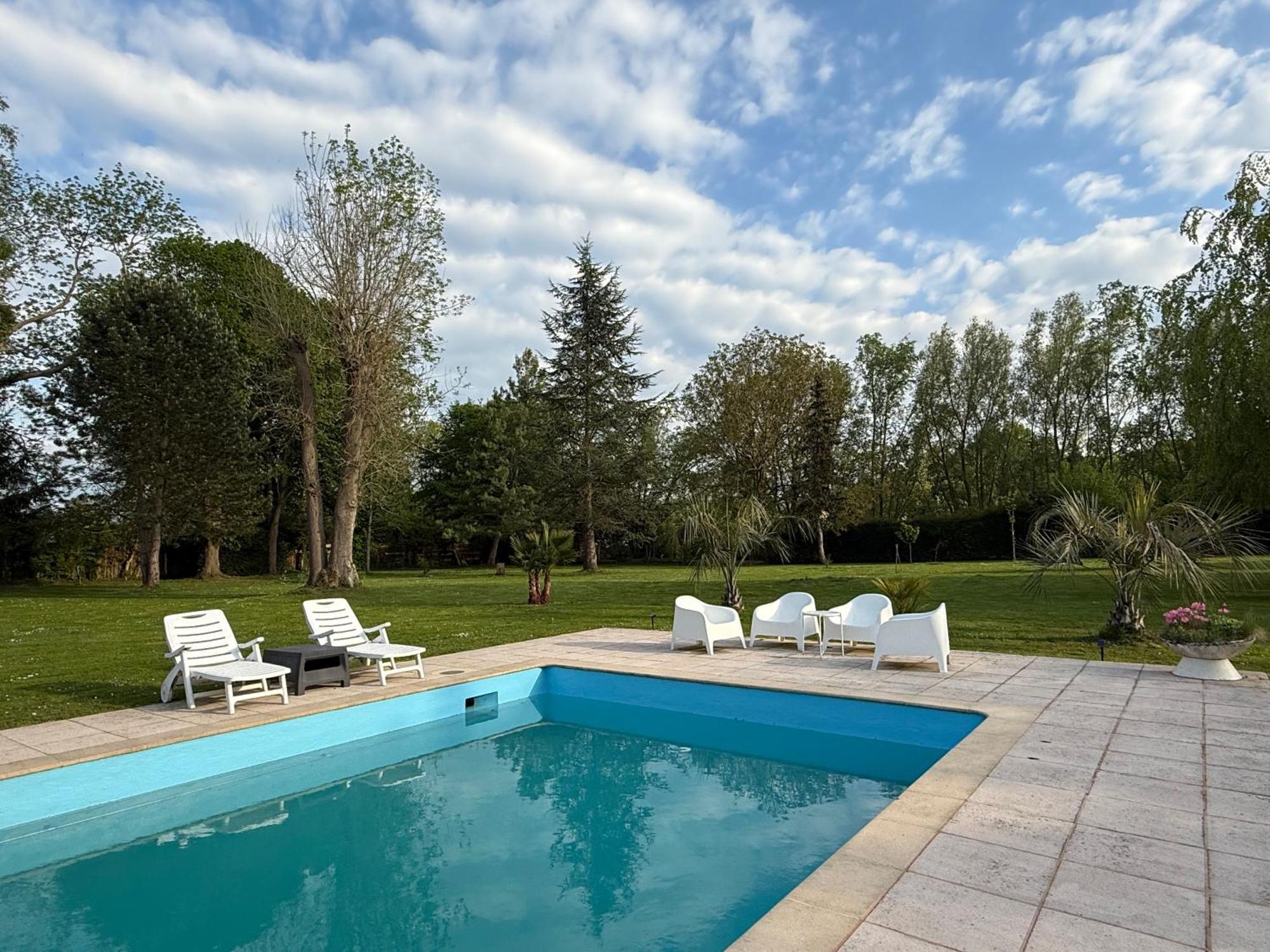 Appartement Familial Au Bord De La Marne, Jardin 8000M2, Piscine, Court De Tennis, Terrasse, Parking Gratuit Proche Disneyland Isles-les-Villenoy Exterior photo