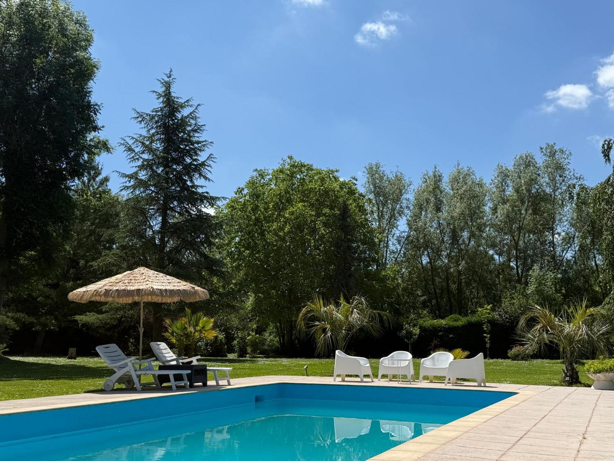 Appartement Familial Au Bord De La Marne, Jardin 8000M2, Piscine, Court De Tennis, Terrasse, Parking Gratuit Proche Disneyland Isles-les-Villenoy Exterior photo