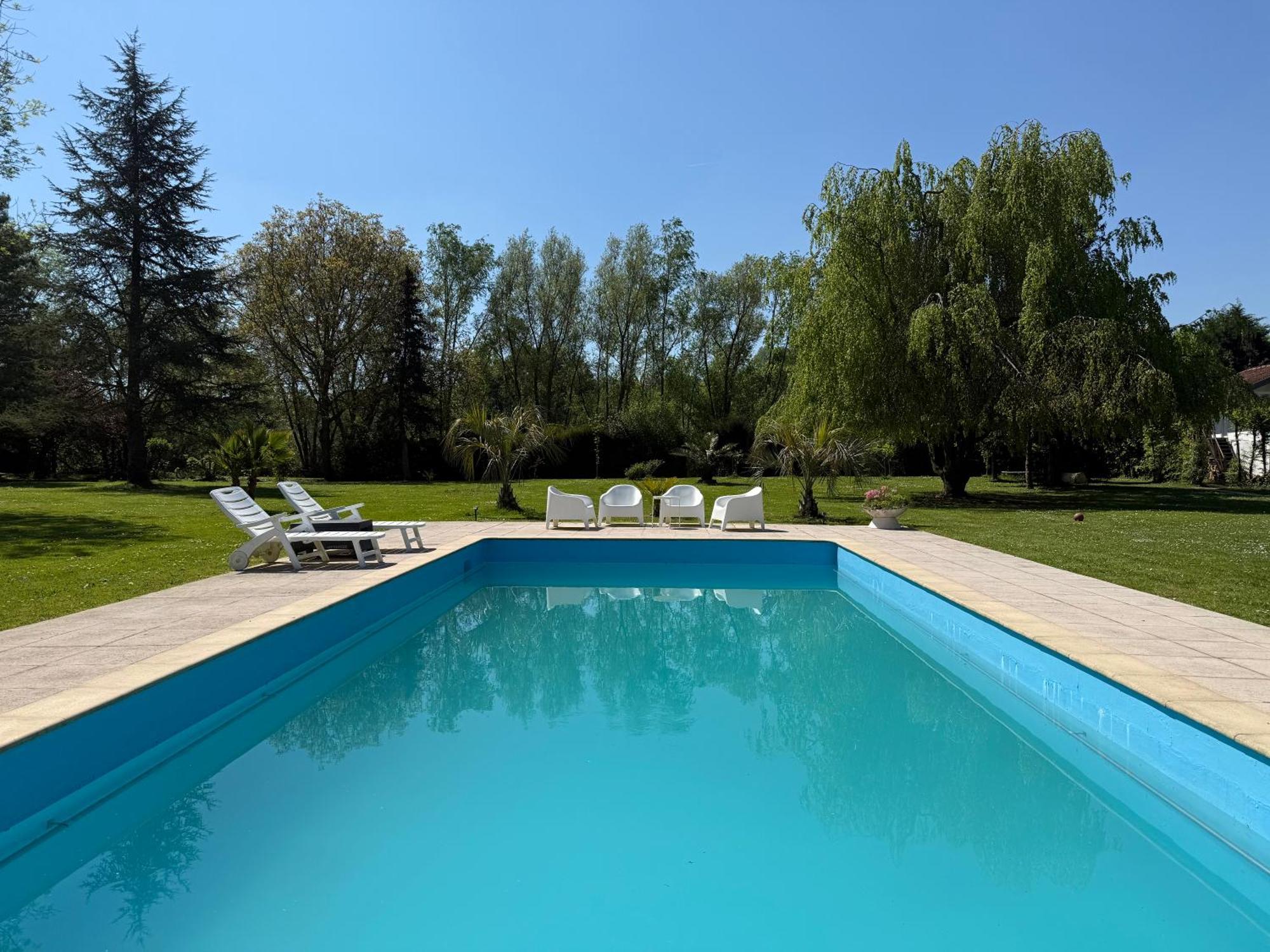 Appartement Familial Au Bord De La Marne, Jardin 8000M2, Piscine, Court De Tennis, Terrasse, Parking Gratuit Proche Disneyland Isles-les-Villenoy Exterior photo